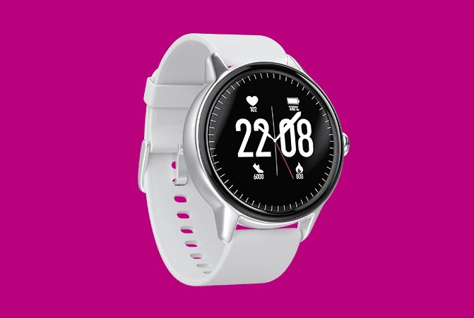 Smartwatch mit weißem Armband.