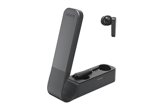 Schwarzer In-Ear-Kopfhörer neben Ladecase