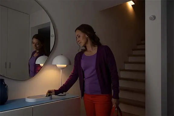 Person vor einer Treppe
