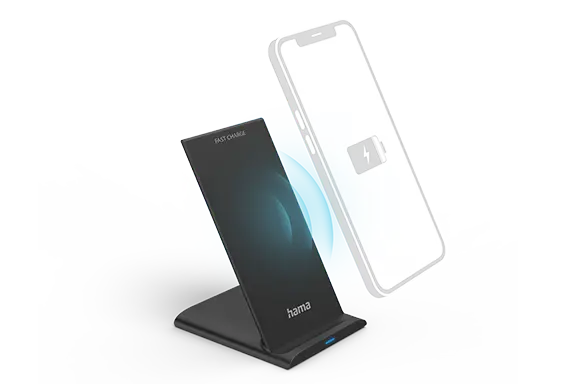 Smartphone wird an magnetische Ladestation angschlossen