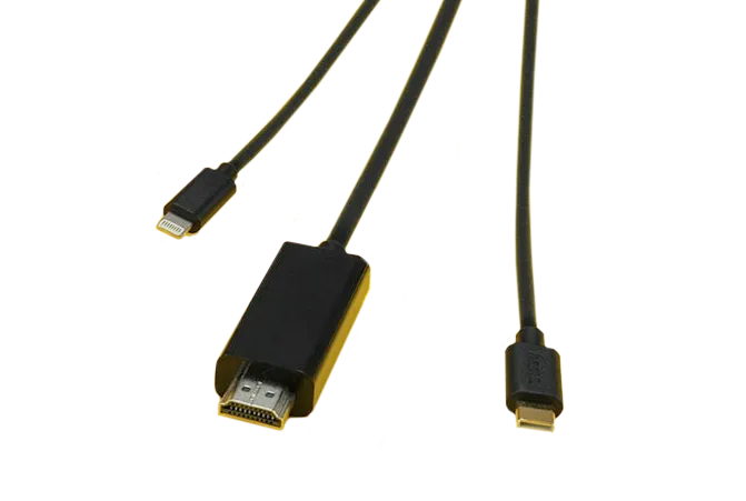 Drei schwarze Kabel mit verschiedenen Anschlüssen