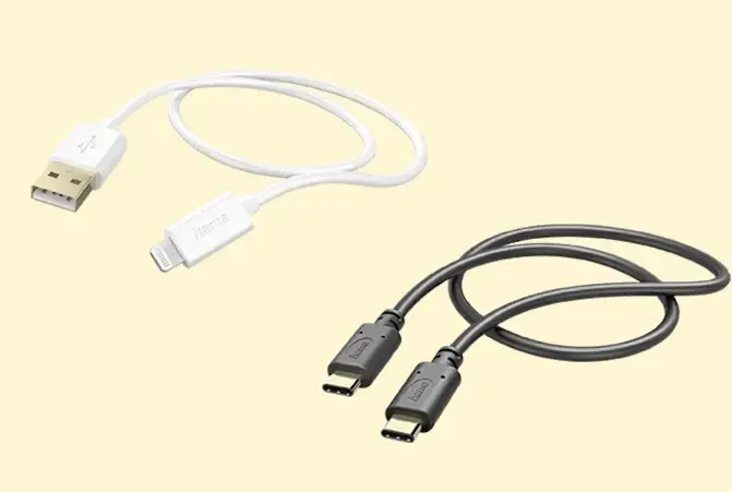 schwarzes Ladekabel von Hama mit USB-C auf USB-C und weißes Hama Ladekabel mit USB-C auf USB-A
