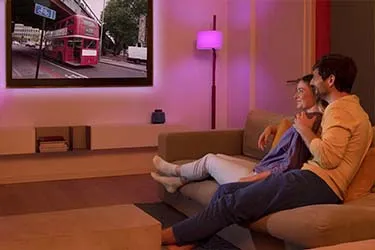 Personen beim Fernsehen