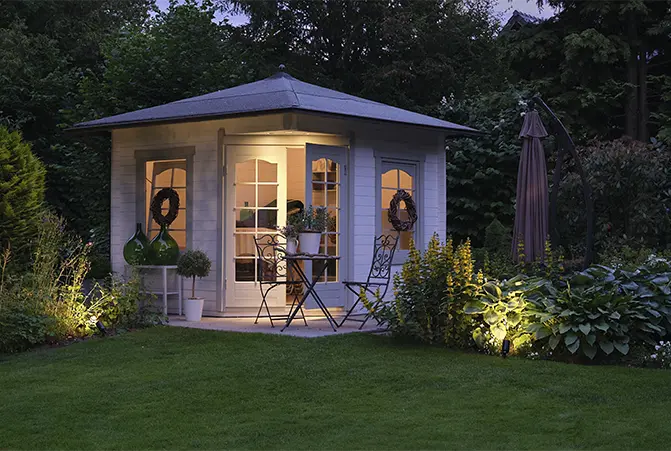 Garten in der Dämmerung
